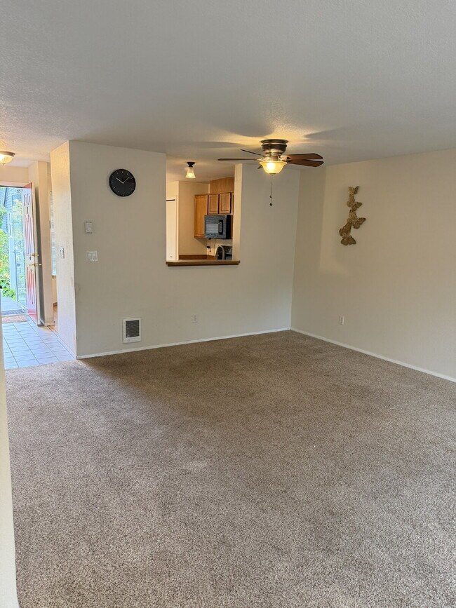 Foto del edificio - 2 Bedroom Townhome in Kent, Available for Immediate Move In