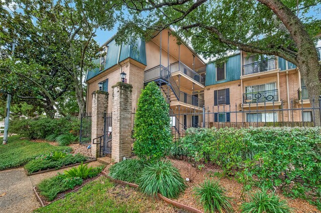 Foto del edificio - 4515 Briar Hollow Pl