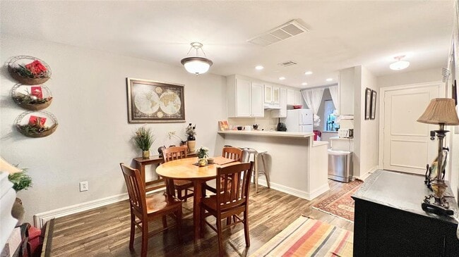 Building Photo - 7122 Wood Hollow Dr