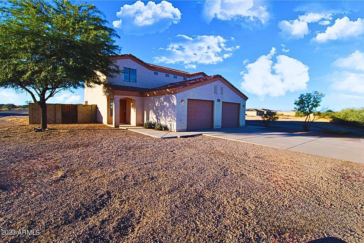 11001 W Carousel Dr Unit B, Arizona City, AZ 85123 Room for Rent in