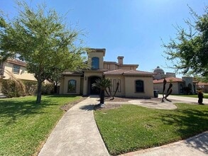 Building Photo - 3901 El Jardin St
