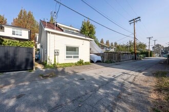 Building Photo - 3162 Euclid Av