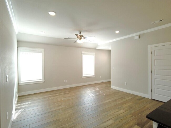 Foto del edificio - 3005 E Brookview Dr