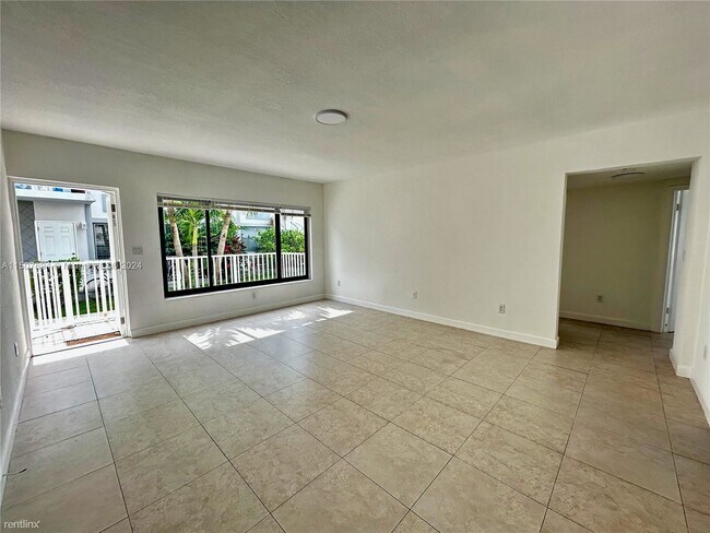 Building Photo - 3 br, 2 bath House - 875 80th St Apt 4