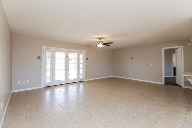 Building Photo - 919 W Mission Dr