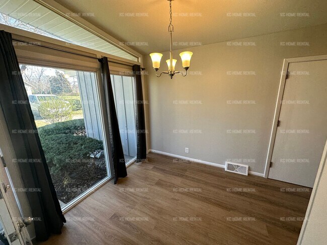 Building Photo - Updated 3 bed 2 bath ranch style home in G...