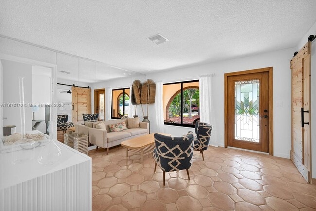 Foto del edificio - 121 NW 55th St