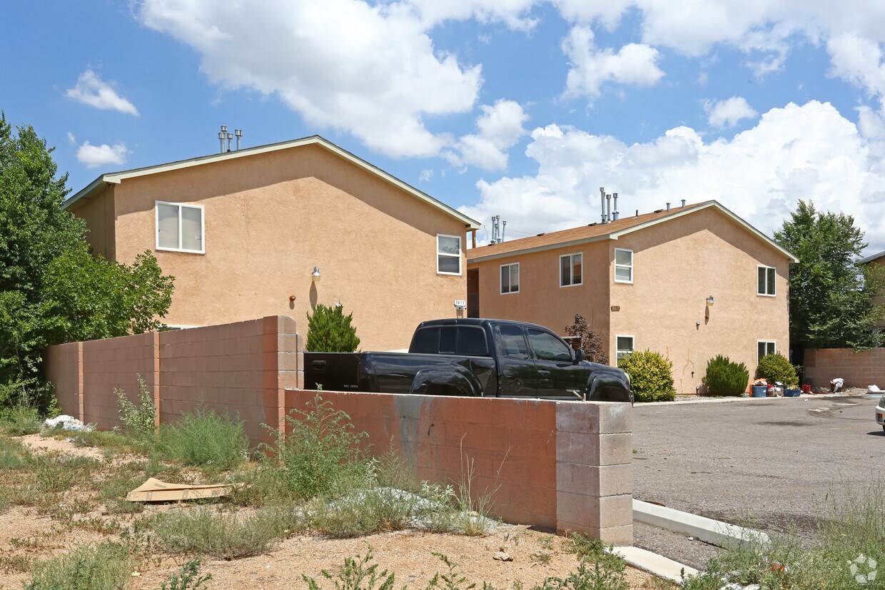 Foto del edificio - 3413-3417 Vail Ave SE