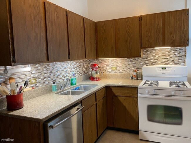Building Photo - 2 br, 1 bath Apartment - 203 N Grove Ave