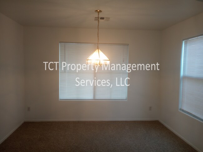 Foto del edificio - Large 3 Bed/2.5 Bath plus office AND Loft in Avondale!