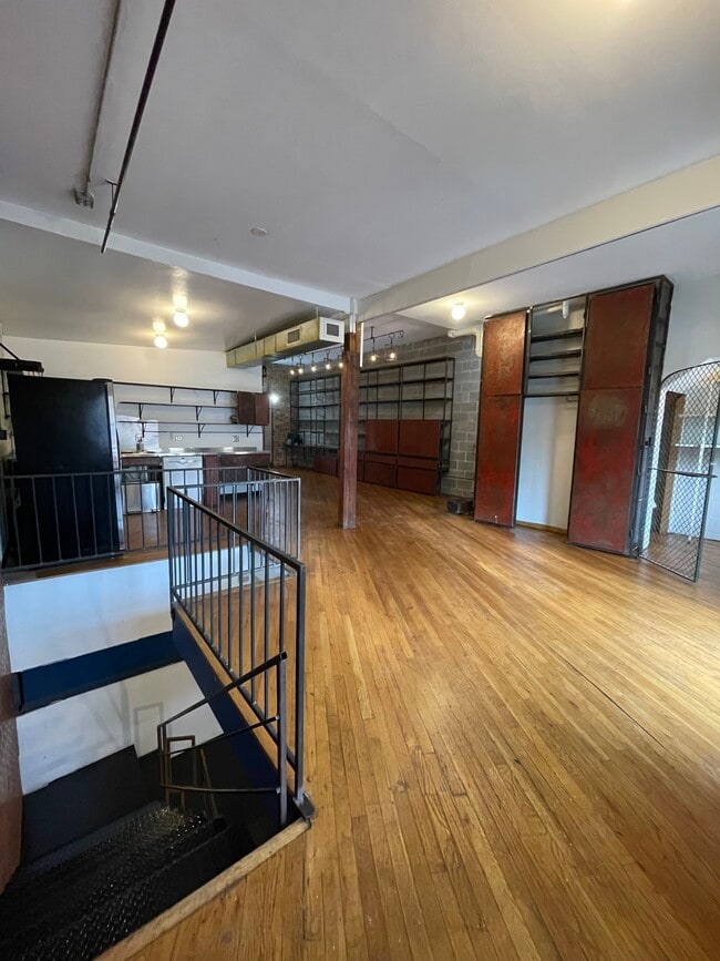 Building Photo - 1111 W Randolph St