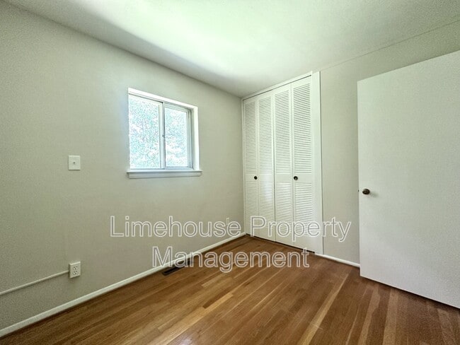 Building Photo - 562 Briar Hill Rd