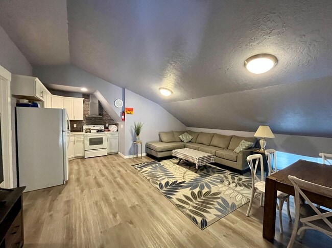 Foto del edificio - 2716 Syringa Ln