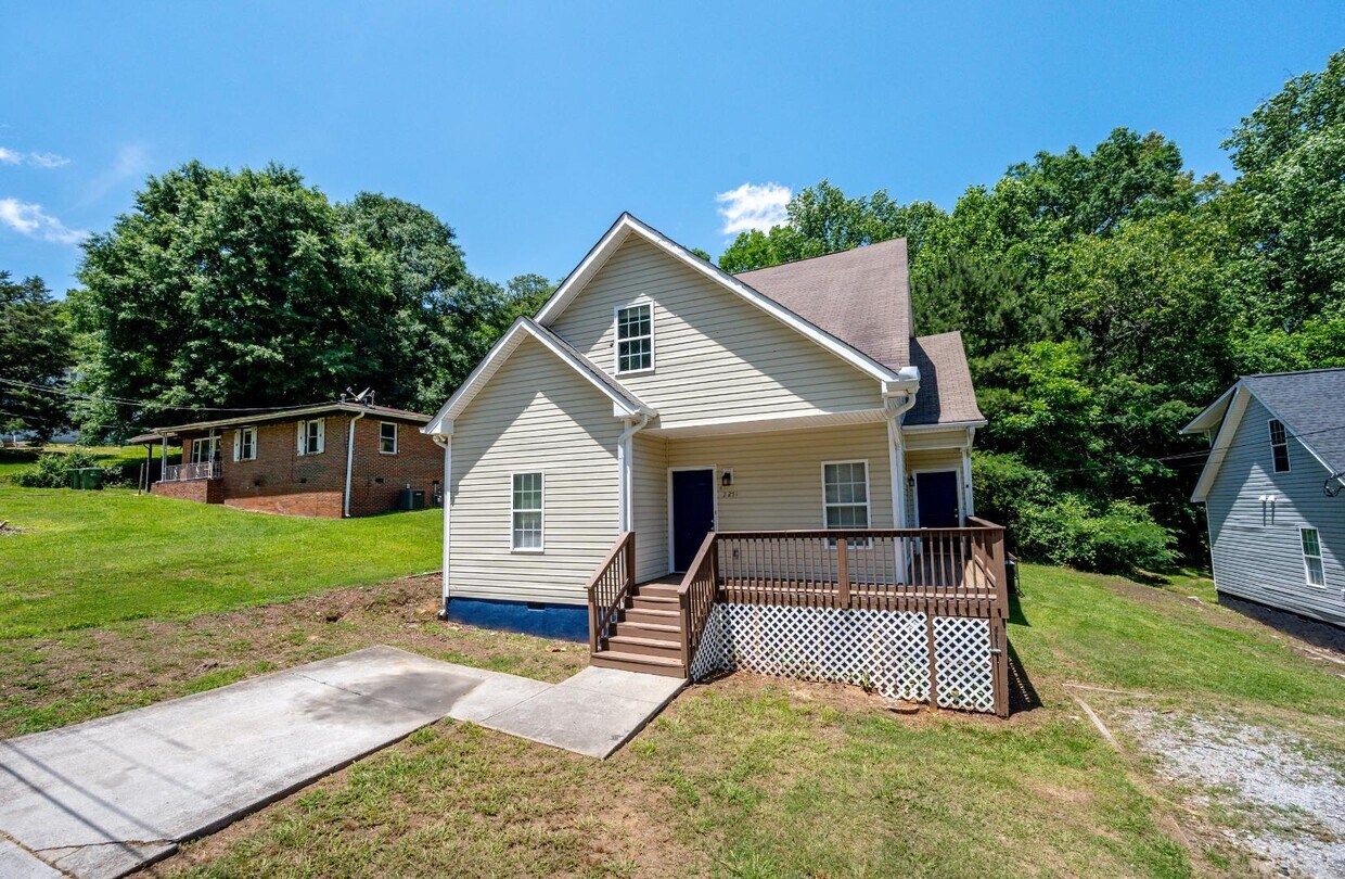 Primary Photo - 2271 Sisk St NW