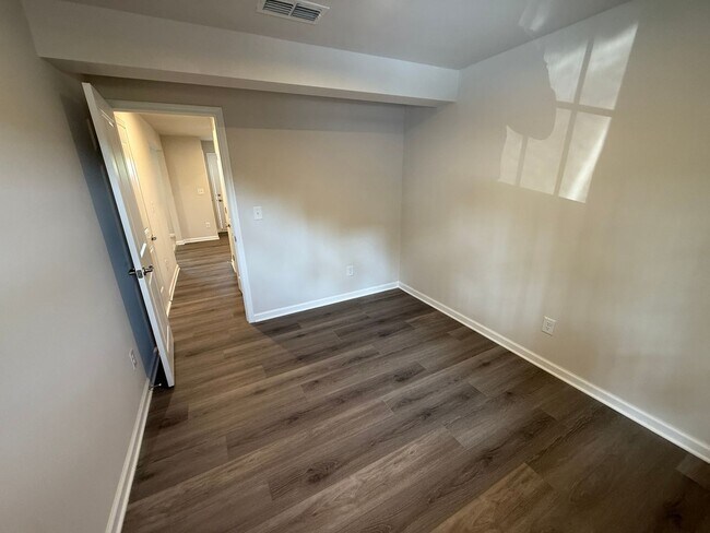 Building Photo - Brand New Townhome!!