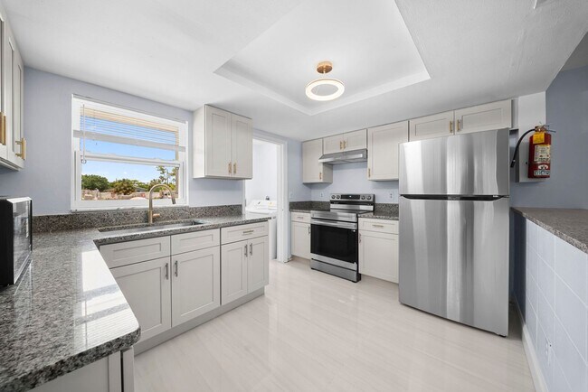 Foto del edificio - 5454-5456 8th Ave Fort Myers
