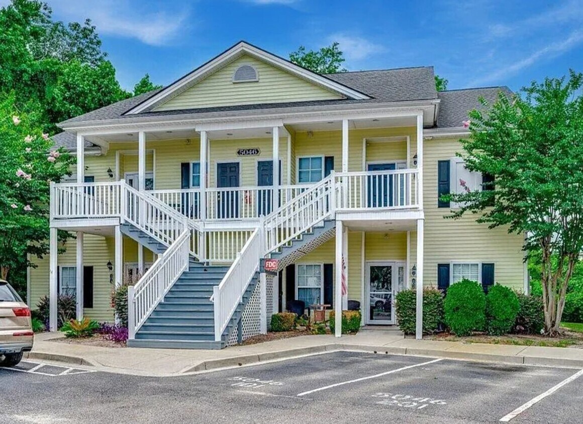 Primary Photo - Coastal Living Made Easy – 3BR Condo for Rent