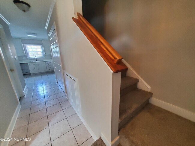 Building Photo - 213 Emily Dr
