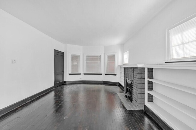 Building Photo - 3058 E 116th St