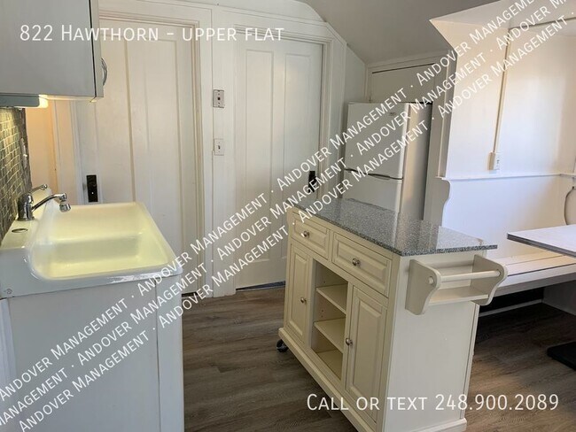 Foto del edificio - 822 Hawthorn-upper flat
