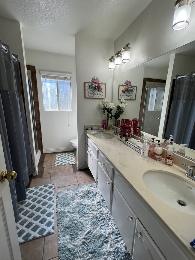 Building Photo - 738 Pantera Dr