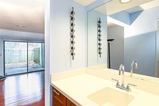 Building Photo - 2280 Runnymead Ridge SE