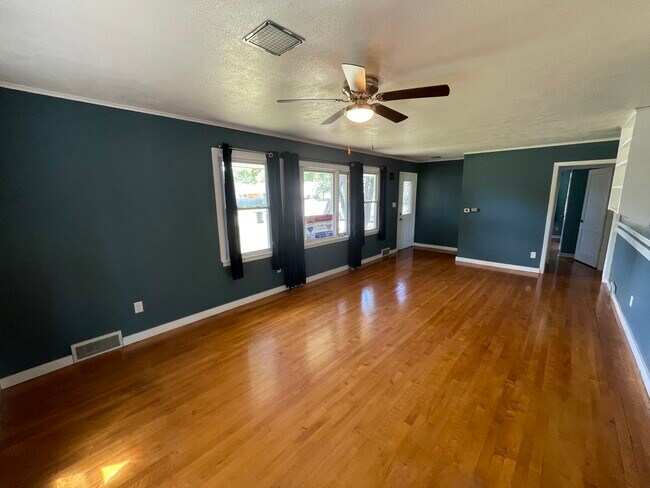 Foto del edificio - 1706 Warren Rd