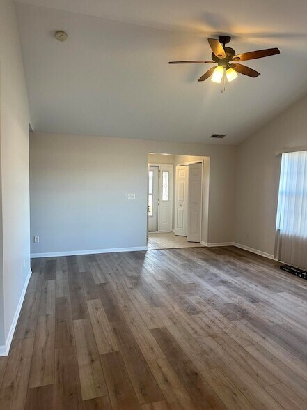 Foto del edificio - 8461 Pierce St