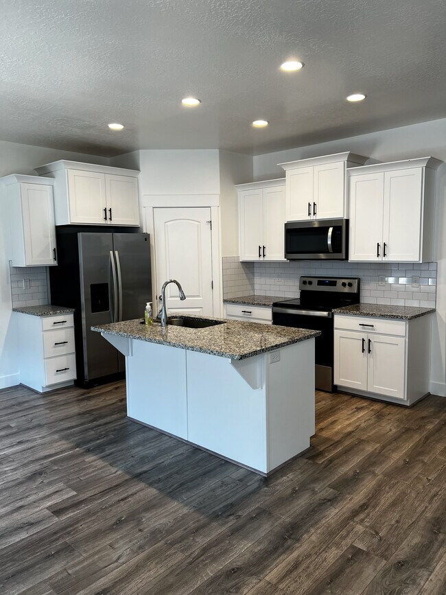 Foto del edificio - 4024 W 740 N