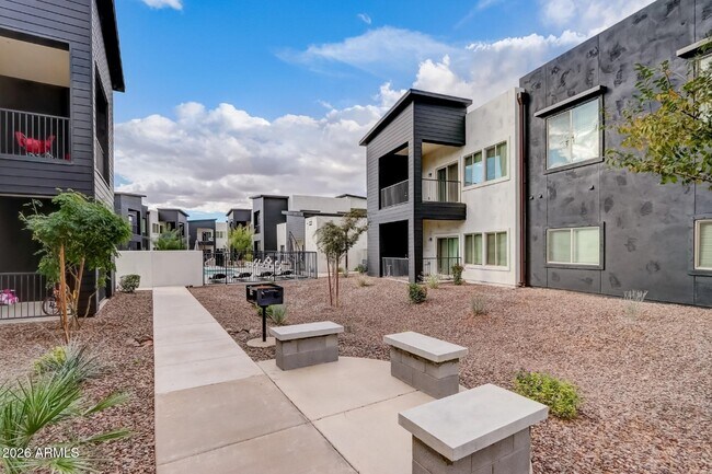 Building Photo - 9160 N 67th Ave