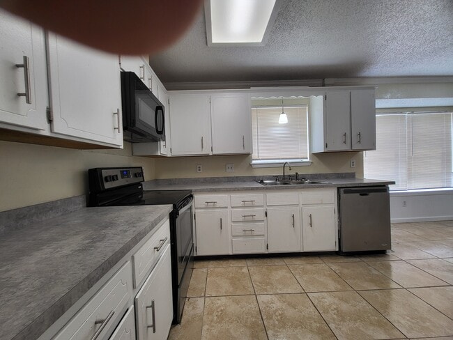 Building Photo - 1708 Kenyon St