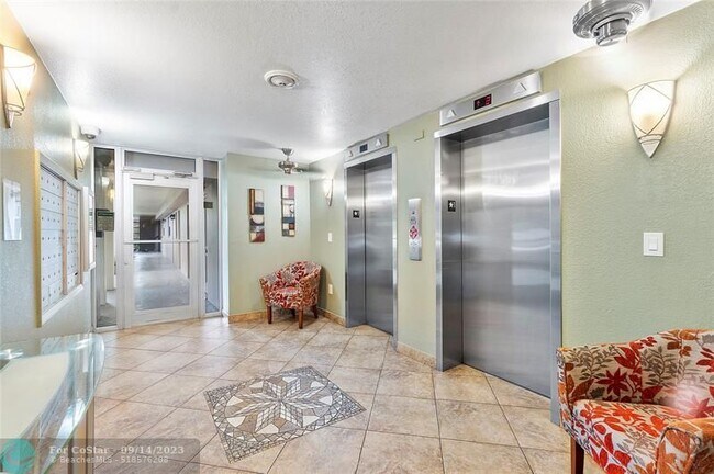 Foto del edificio - 9101 W Sample Rd