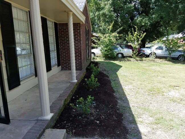Building Photo - 4871 Summerlane Ave