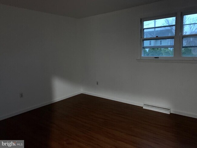 Building Photo - 207 E Penn Ave