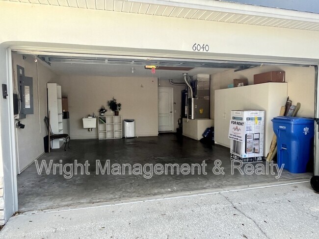 Foto del edificio - 6040 Sandhill Ridge Dr