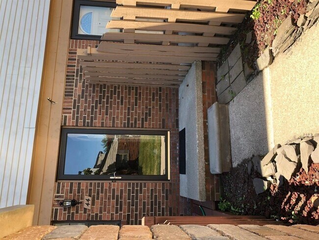 Foto del edificio - 1951 Arbor Way N
