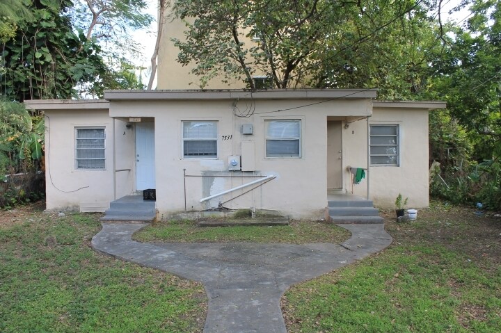 Building Photo - 7525 NE Miami Ct
