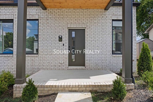 Building Photo - 2715 Delaware Ave