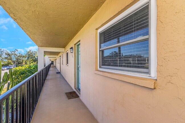 Foto del edificio - 12300 Park Blvd