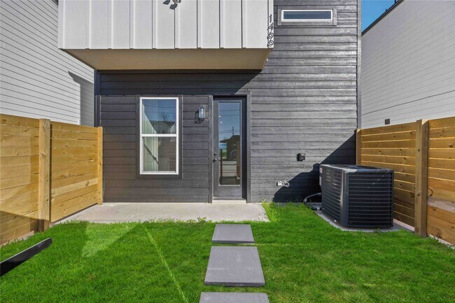 Foto del edificio - 1466 Ferguson Way