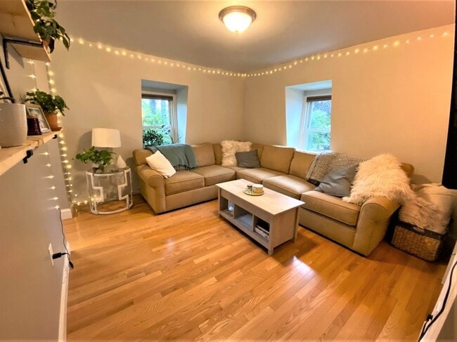 Building Photo - 1 Mead St