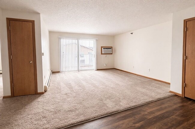 Building Photo - Country Club Estates