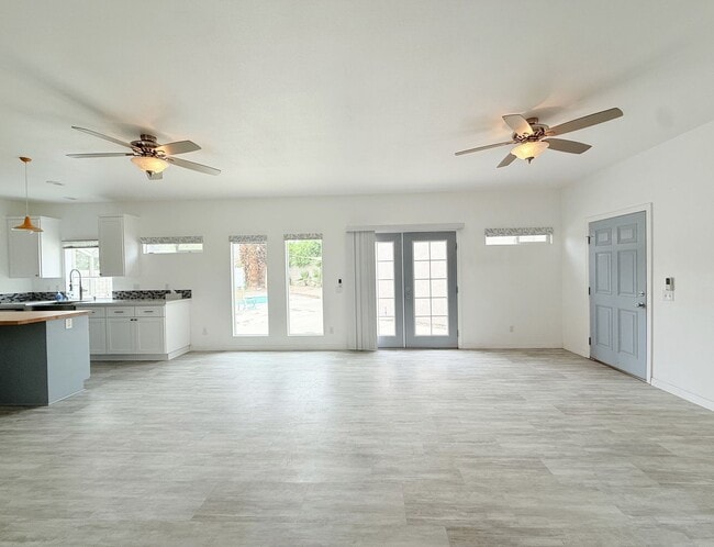 Building Photo - AVAILABLE NOW!!! RECENTLY UPDATED  2 Bed /...