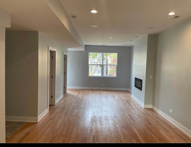 Building Photo - 3547 W Shakespeare Ave