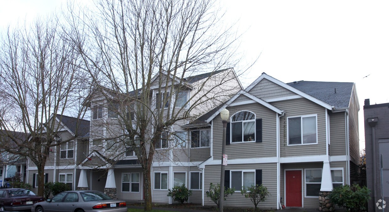 Primary Photo - Oakes St. Apartments