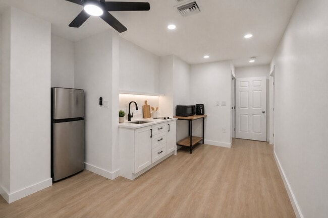 Foto del edificio - 379 NW 23rd St