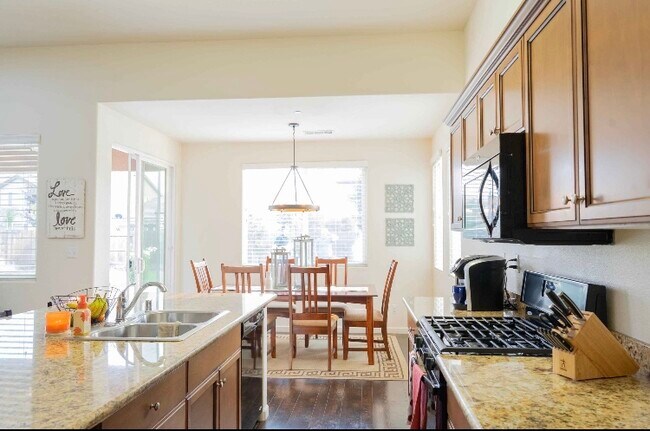 Foto del edificio - 2535 W Sady Ct