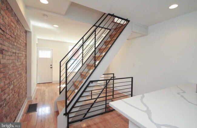 Foto del edificio - 2527 E Gordon St
