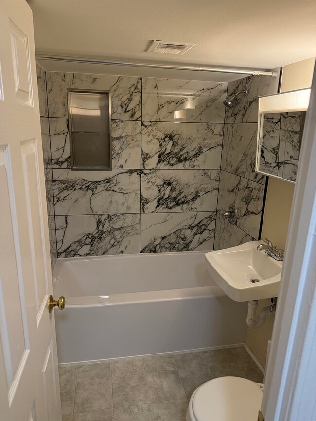 Building Photo - 2 Grand Ave