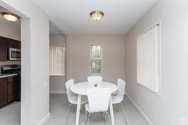 1HAB, 1BA - Oxford - 572 ft² - Larchmont Estates
